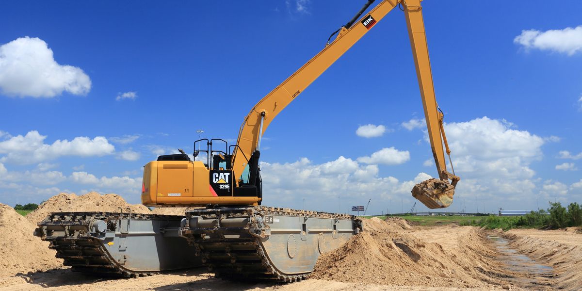 Cat 324E with EIK AM250 amphibious undercarriage works at a Houston Ship Channel DAMP site