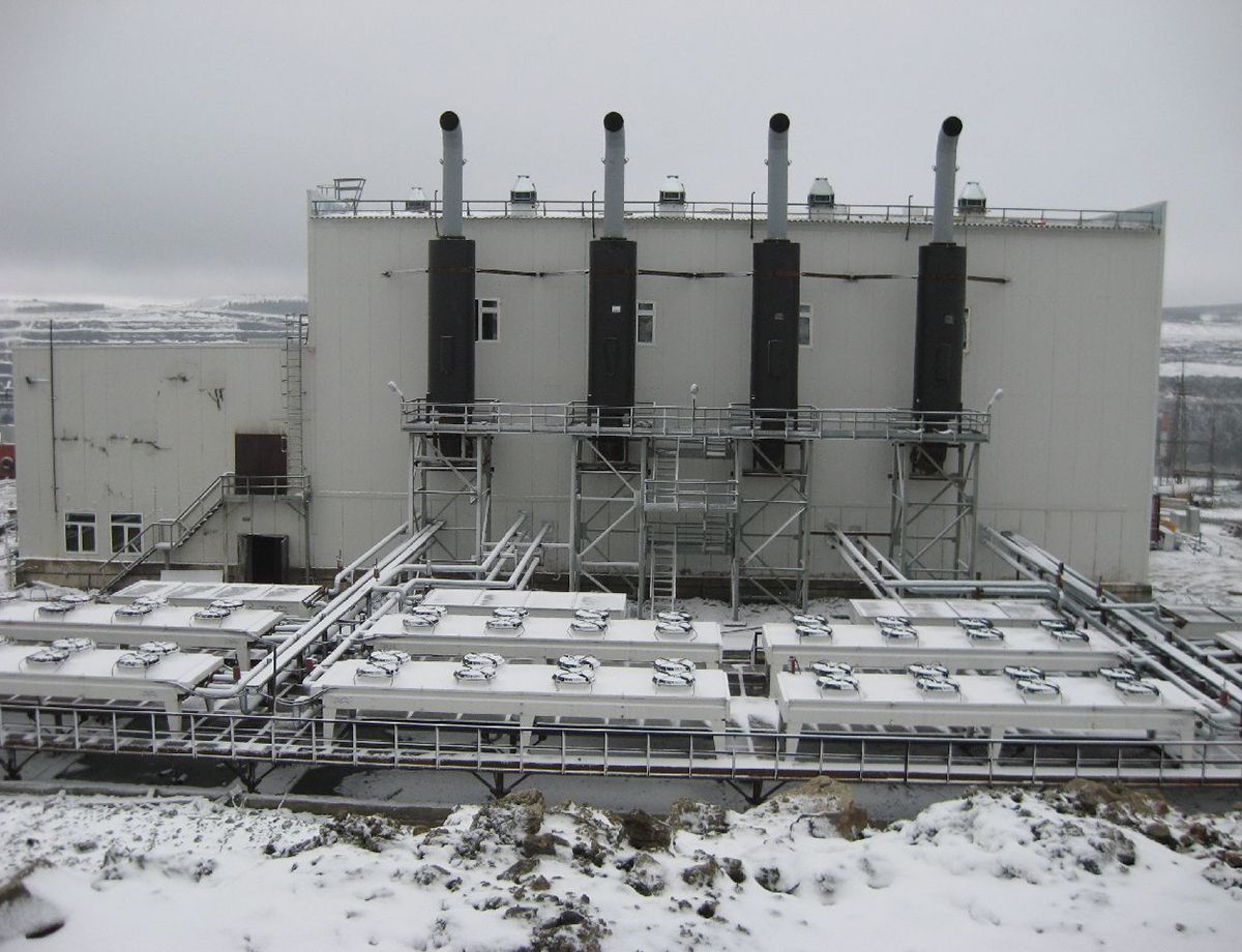 The 17.2 MW CHP plant, run by four Cat® 3616 generator sets rated at 4.3 MW, is the first power plant in Russia to run on crude oil.