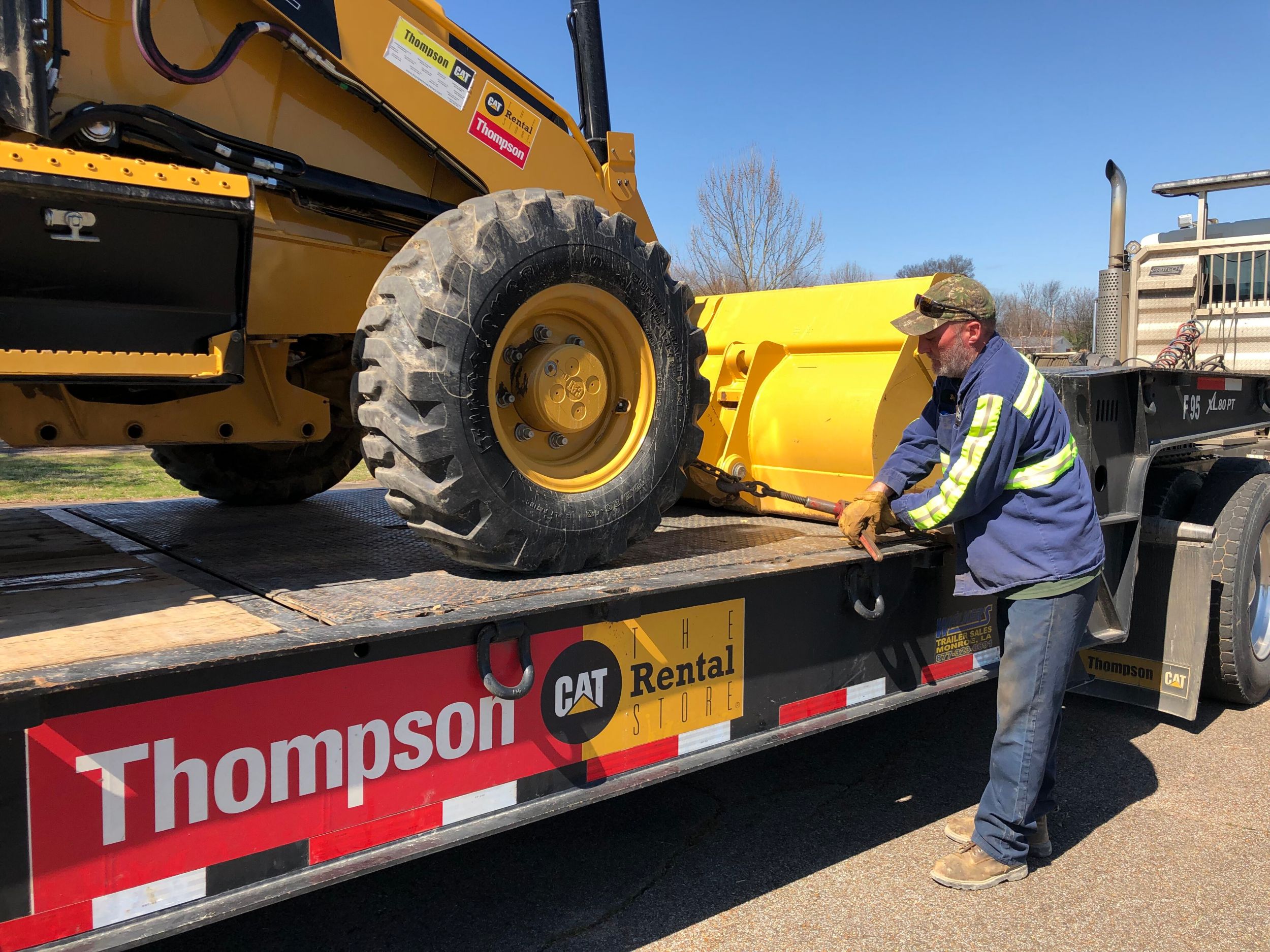 Caterpillar Caterpillar and Cat® dealer Thompson Machinery Help in