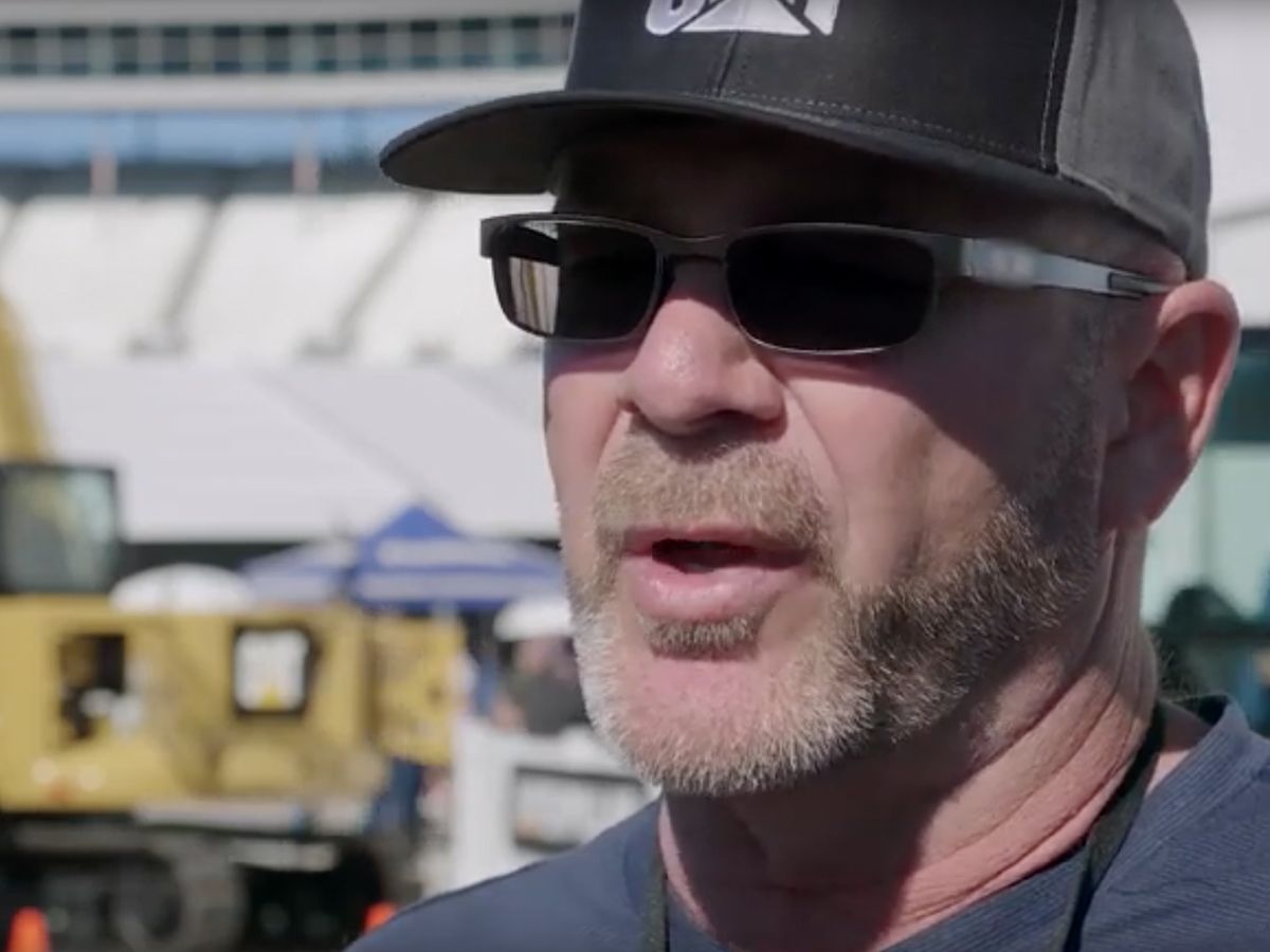 Mini Excavators Customer Testimonials Cat Caterpillar