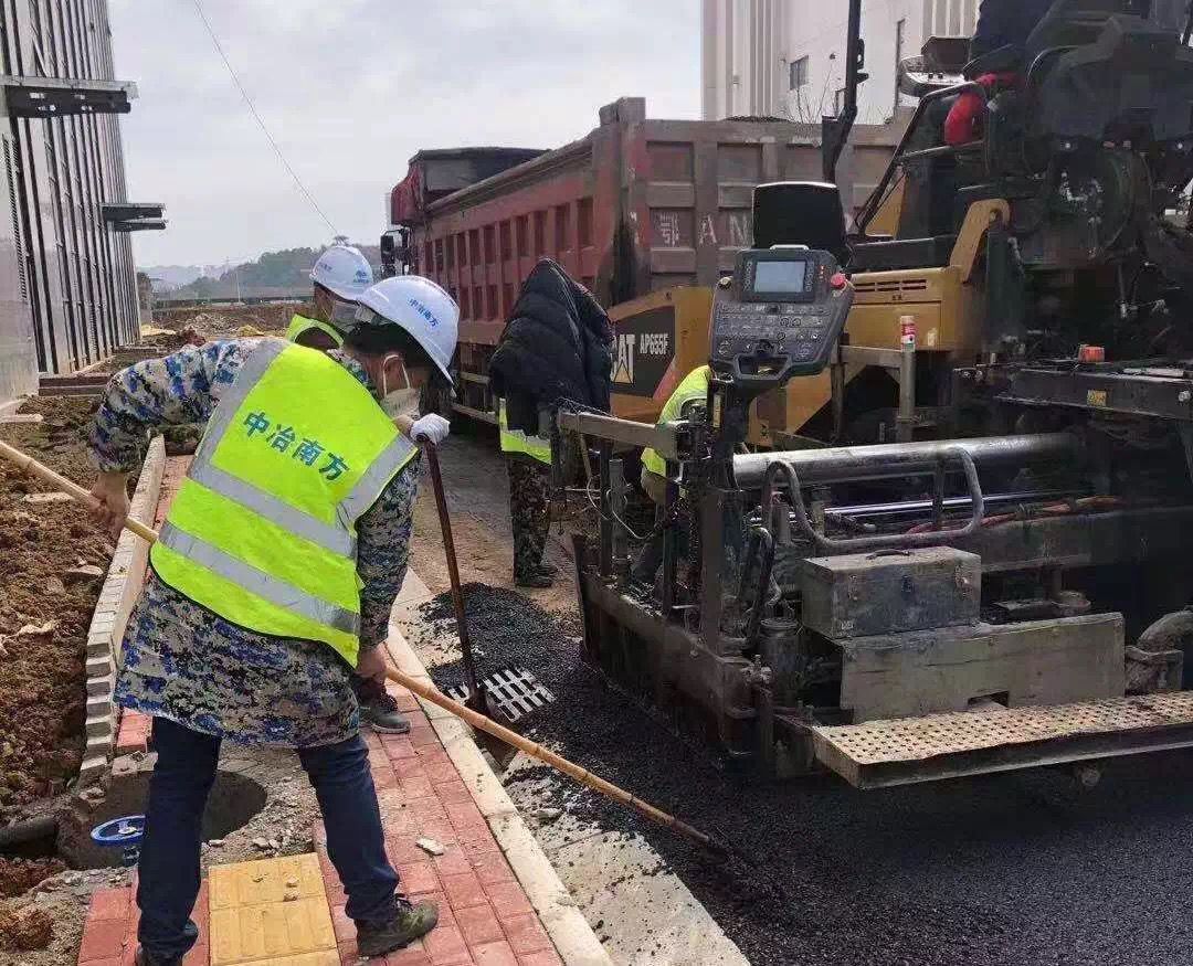 卡特彼勒客户助力武汉方舱医院道路建设