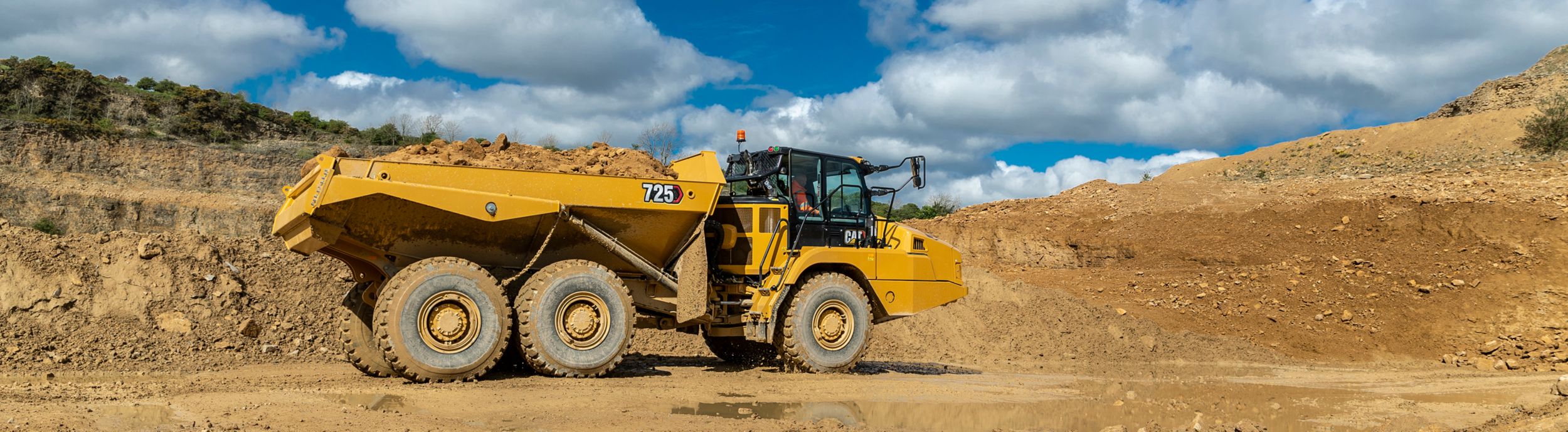 Cat® 725 Articulated Truck Delivers Improved Performance with up