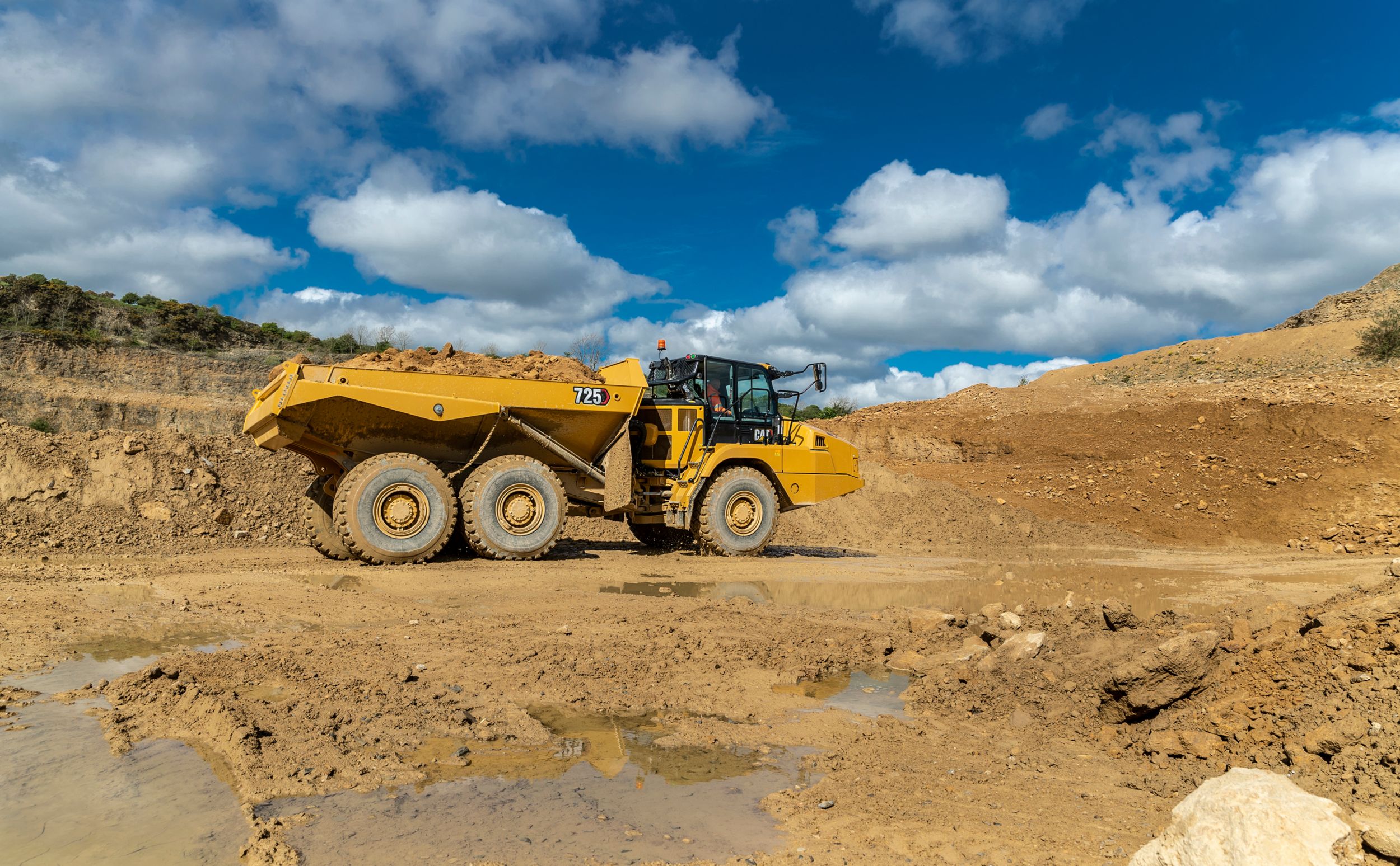 CAT 725アーティキュレートトラック