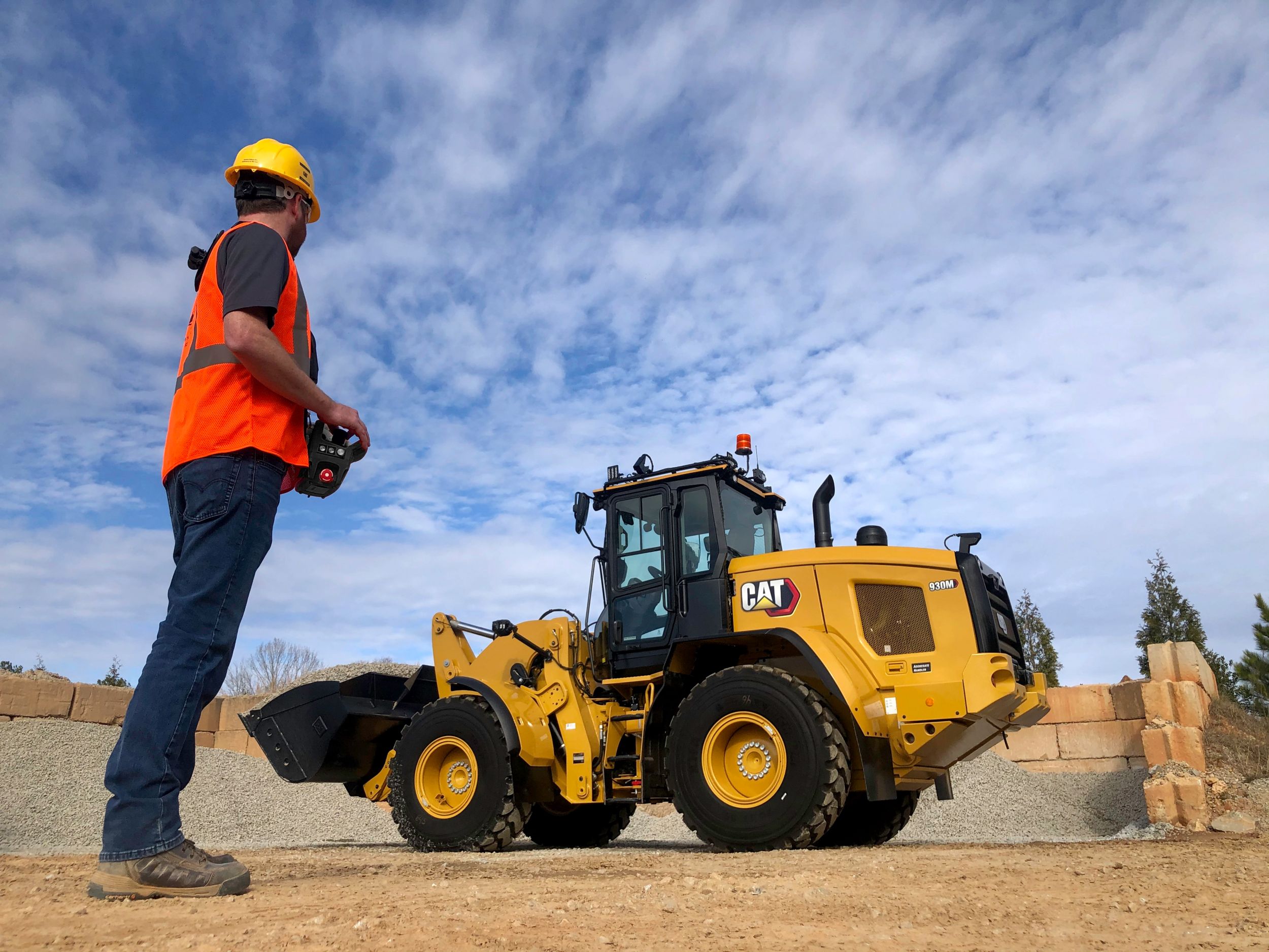 Cat Command for Loading Console with 930M Small Wheel Loader