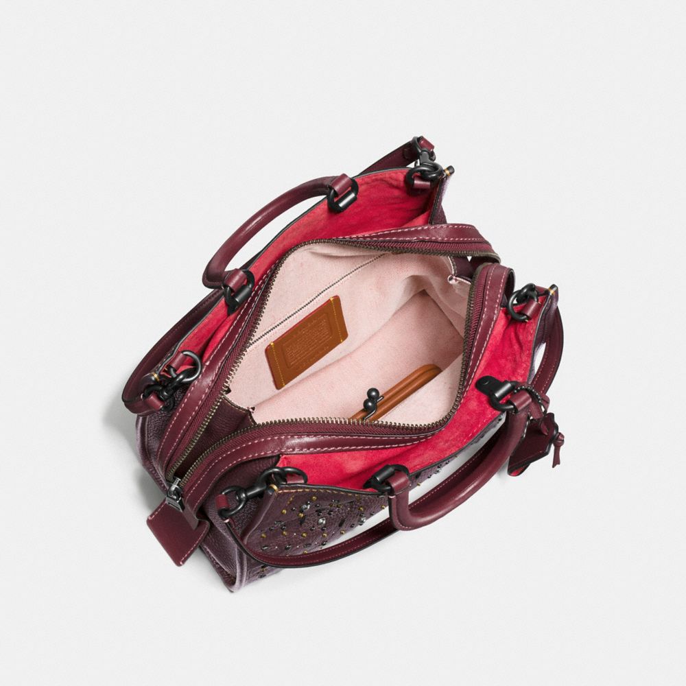 ROGUE IN NATURAL PEBBLE LEATHER WITH PRAIRIE RIVETS