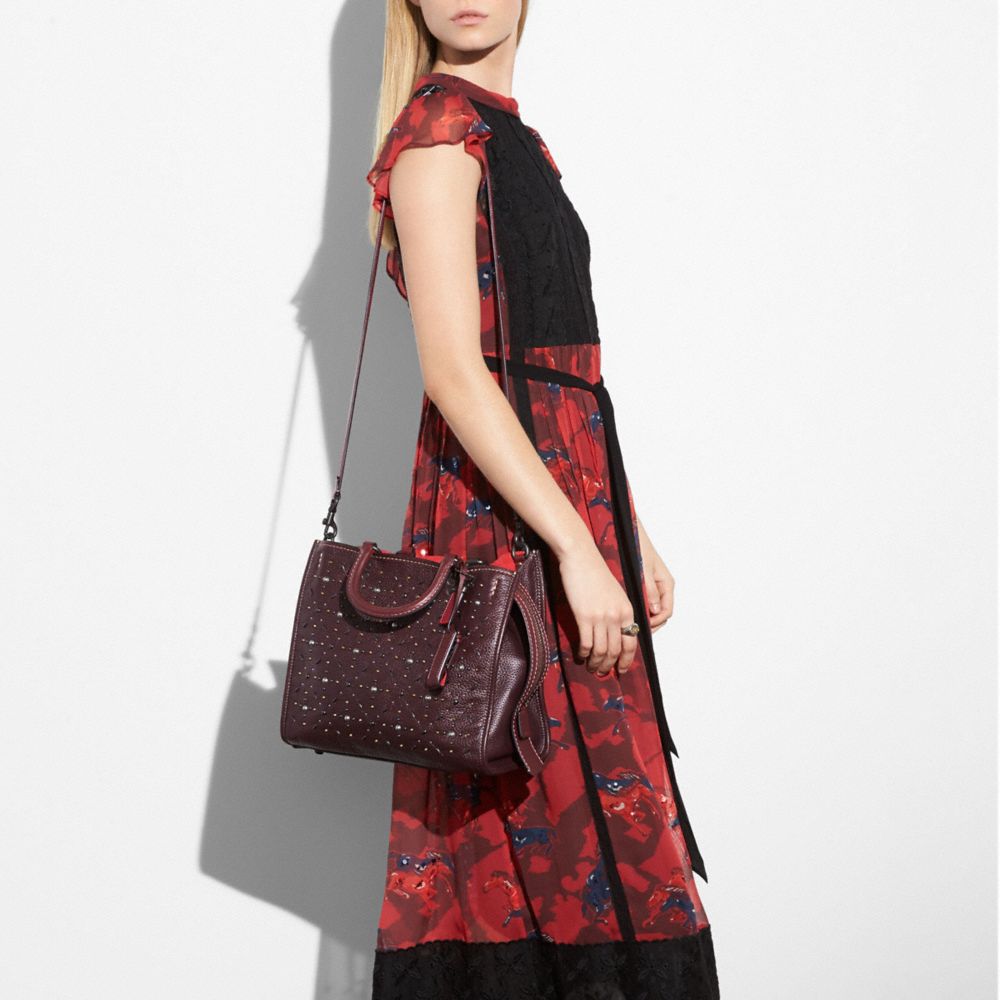 ROGUE IN NATURAL PEBBLE LEATHER WITH PRAIRIE RIVETS