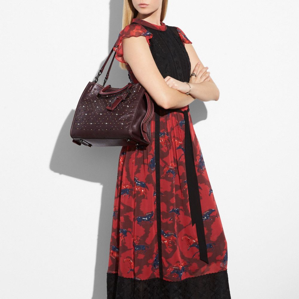 ROGUE IN NATURAL PEBBLE LEATHER WITH PRAIRIE RIVETS