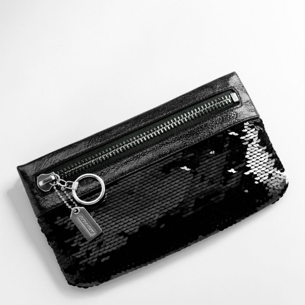 コーチ　ポピー シークインズ ジップ クラッチ &yen;19,950
