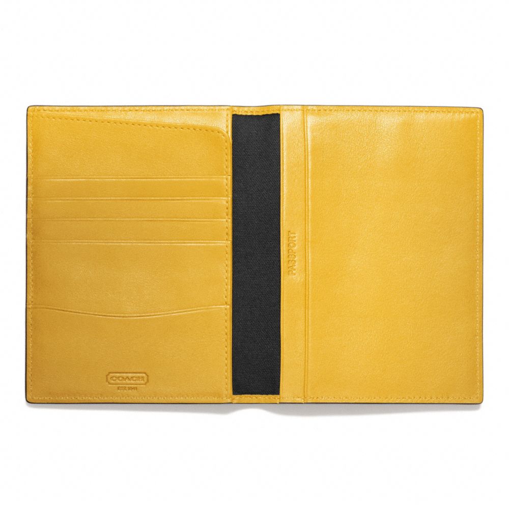BLEECKER LEGACY PASSPORT CASE
