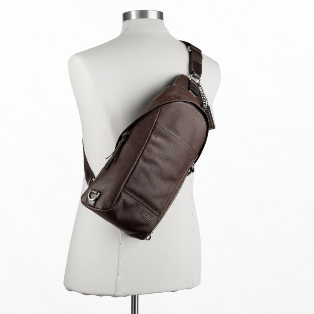 THOMPSON LEATHER CONVERTIBLE SLING PACK