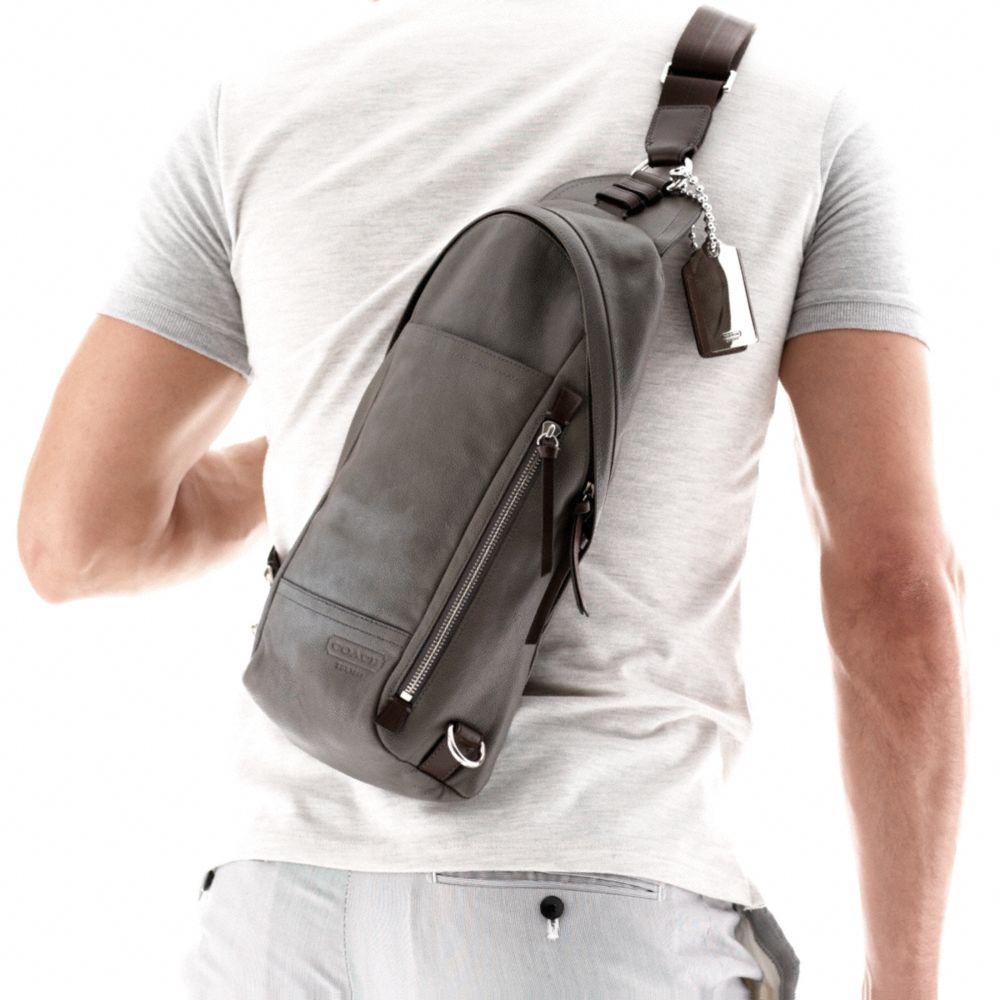 THOMPSON LEATHER CONVERTIBLE SLING PACK