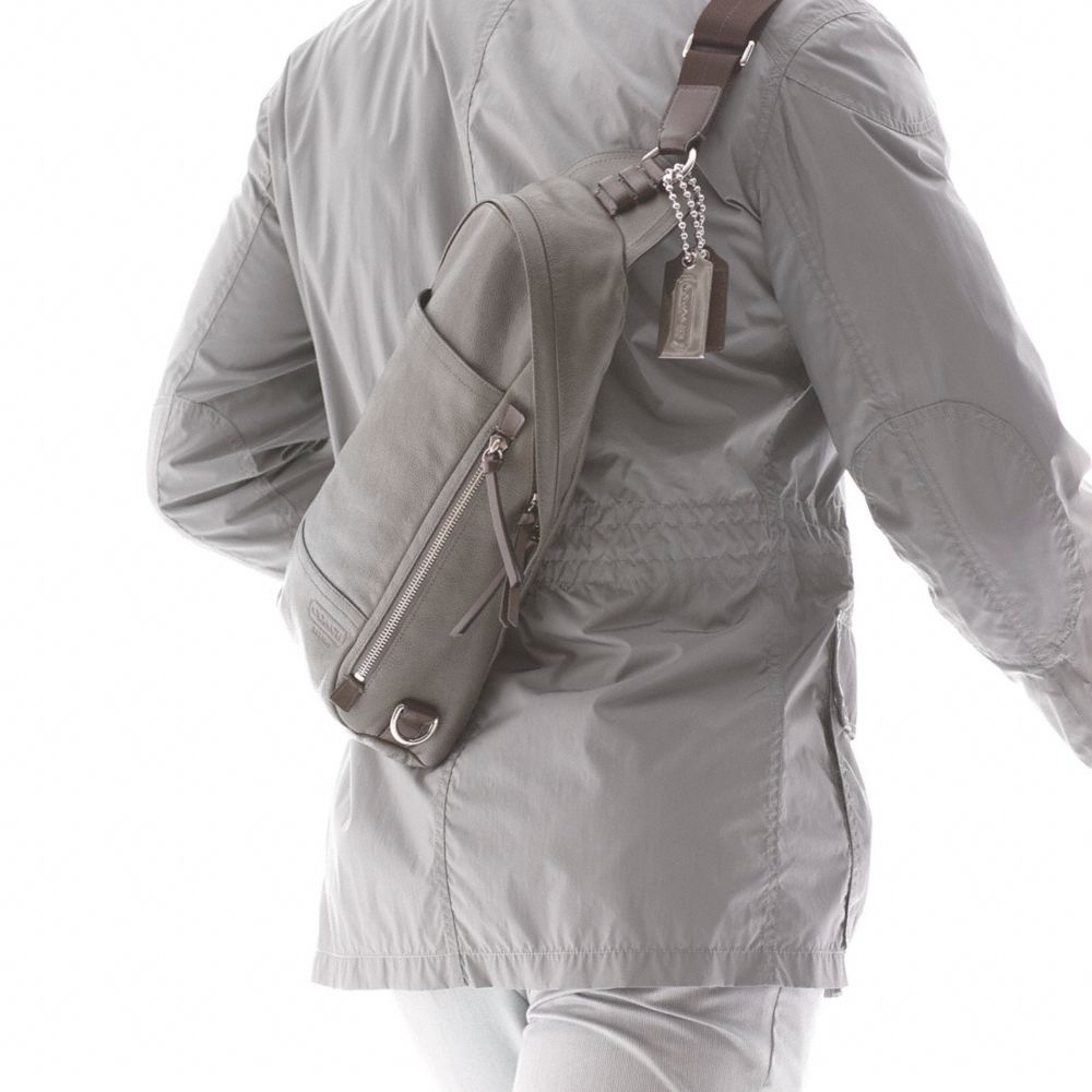 THOMPSON LEATHER CONVERTIBLE SLING PACK