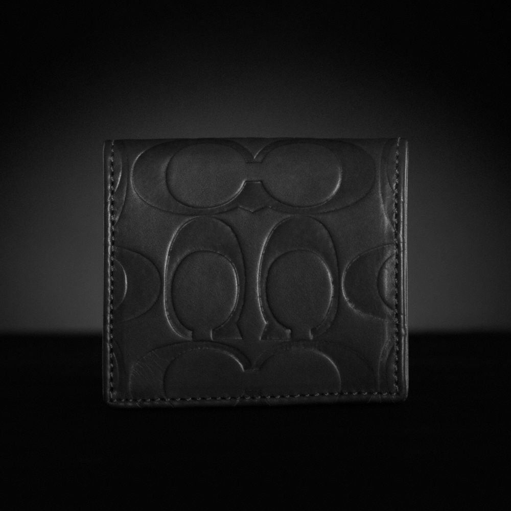 シグネチャー　エンボスド スクエア コイン &yen;21,000