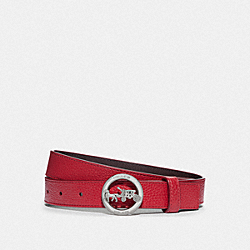 COACH HORSE AND CARRIAGE BUCKLE BELT, 25MM - SV/TRUE RED OXBLOOD - 78181