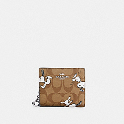COACH COACH X PEANUTS SNAP WALLET IN SIGNATURE CANVAS WITH SNOOPY PRINT - SV/KHAKI MULTI - C4591