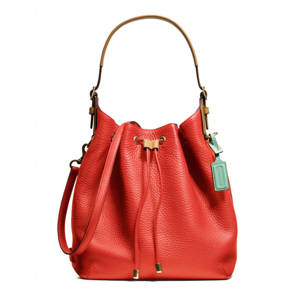 COACH SOFT DRAWSTRING SHOULDER BAG IN PEBBLED LEATHER - BRASS/VERMILLION - F25306