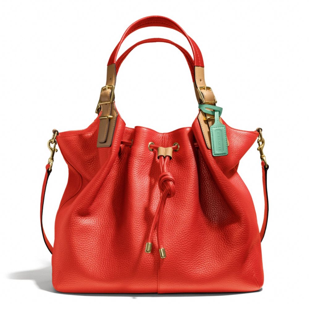 SOFT DRAWSTRING XL SHOULDER BAG IN PEBBLED LEATHER - COACH f25307 - BRASS/VERMILLION