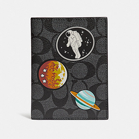COACH PASSPORT CASE IN SIGNATURE CANVAS WITH SPACE PATCHES - CHARCOAL/BLACK - f32460