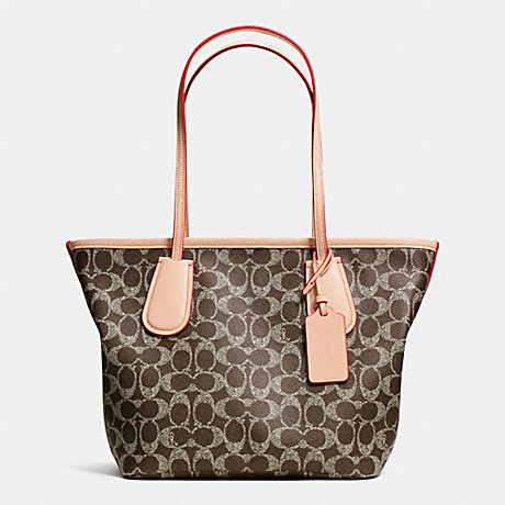 COACH COACH TAXI ZIP TOTE 24 IN SIGNATURE CANVAS -  LIGHT GOLD/SADDLE/APRICOT - f34594