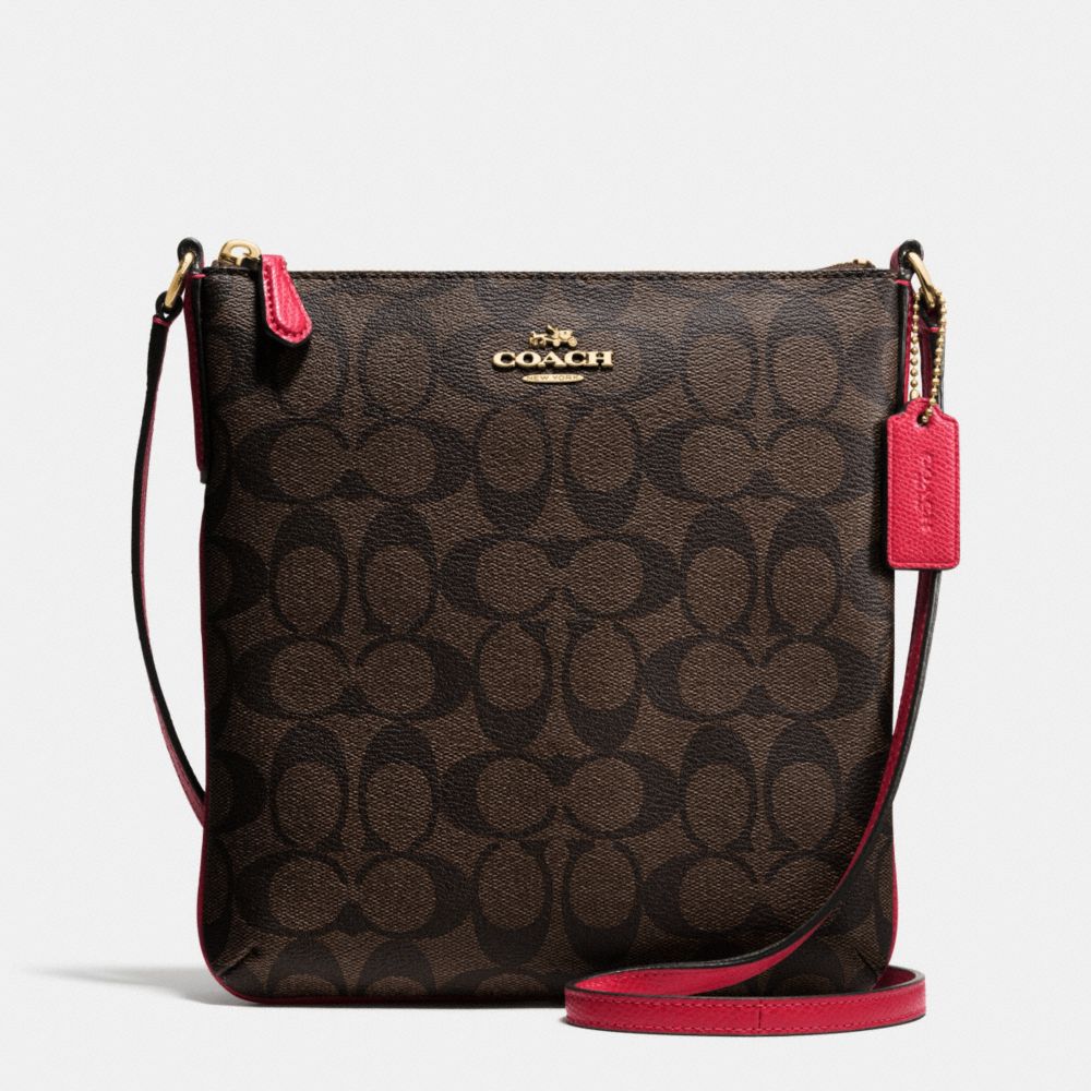 NORTH/SOUTH CROSSBODY IN SIGNATURE - COACH f35940 - IMITATION GOLD/BROW TRUE RED