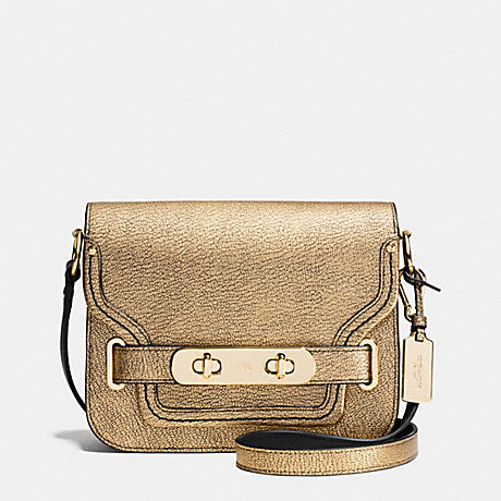 COACH COACH SWAGGER SMALL SHOULDER BAG IN METALLIC PEBBLE LEATHER - LIGHT GOLD/GOLD - f35995