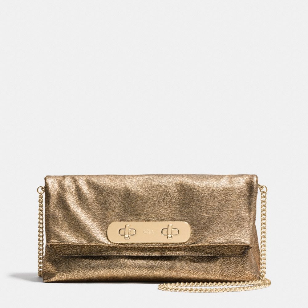 COACH SWAGGER CLUTCH IN METALLIC PEBBLE LEATHER - COACH f36500 - LIGHT GOLD/GOLD