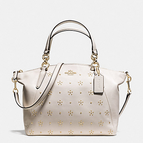 COACH ALL OVER STUD SMALL KELSEY SATCHEL IN CALF LEATHER - IMITATION GOLD/CHALK - f36670