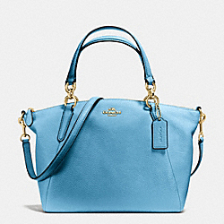 COACH SMALL KELSEY SATCHEL IN PEBBLE LEATHER - IMITATION GOLD/BLUEJAY - F36675