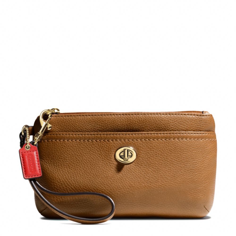 PARK LEATHER MEDIUM WRISTLET - COACH f49472 - BRASS/BRITISH TAN