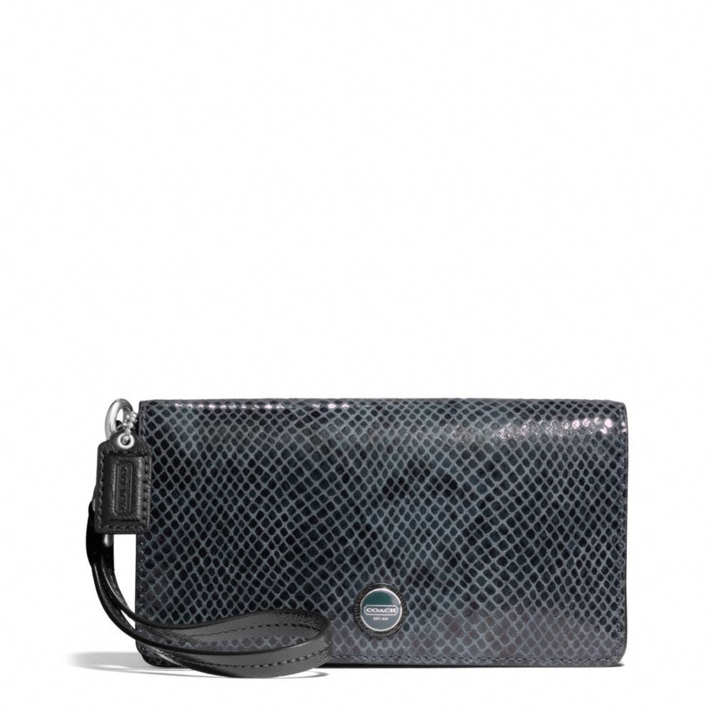 SIGNATURE STRIPE EMBOSSED EXOTIC DEMI CLUTCH - COACH f50107 - SILVER/BLACK