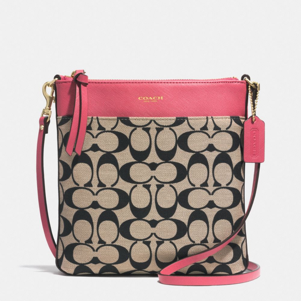 PRINTED SIGNATURE NORTH/SOUTH SWINGPACK - COACH F51055 - GOLD/LT KHA BLK/LOGANBERRY