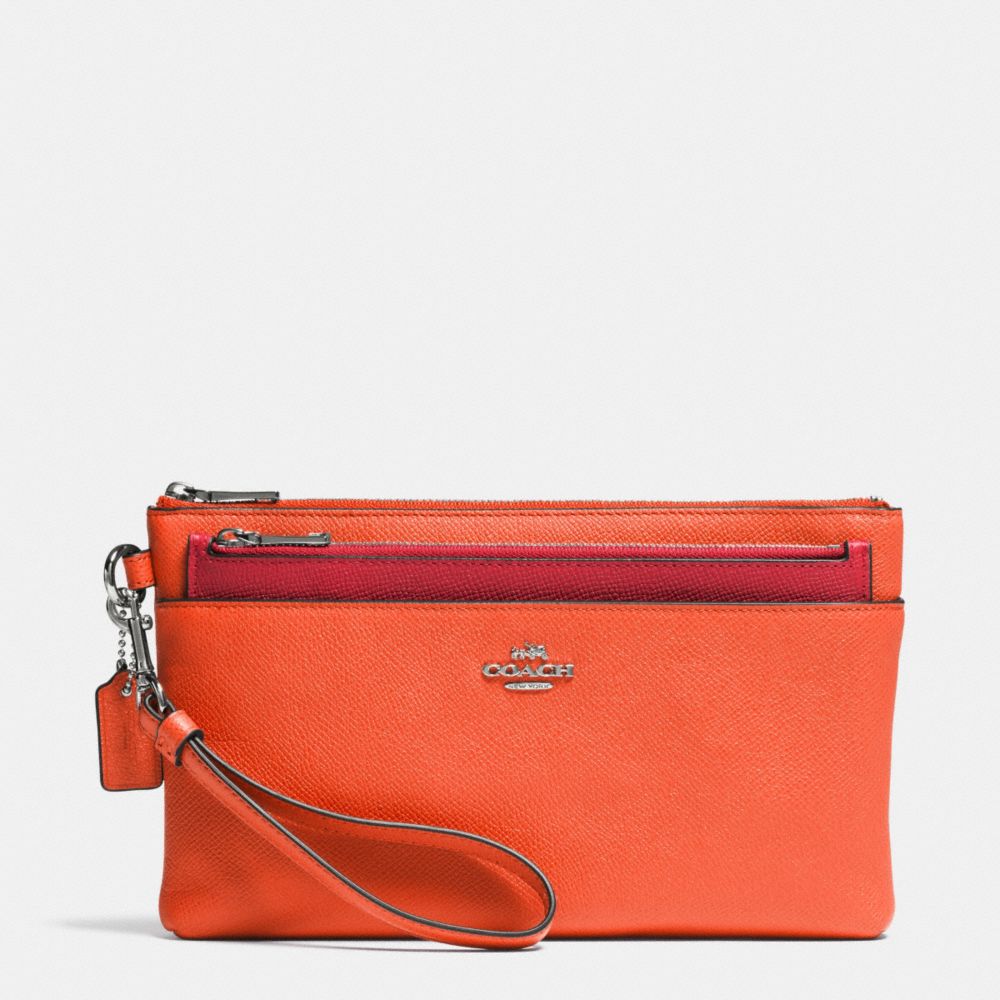 LARGE WRISTLET WITH POP-UP POUCH IN EMBOSSED TEXTURED LEATHER - COACH f52468 - SILVER/CORAL