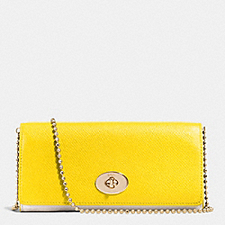 COACH SLIM CHAIN ENVELOPE WALLET IN BICOLOR CROSSGRAIN LEATHER - LIGHT GOLD/YELLOW/CHALK - F53308