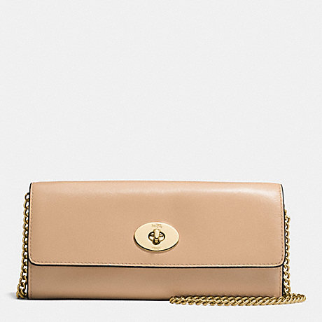 COACH TURNLOCK SLIM ENVELOPE WALLET WITH CHAIN IN SMOOTH LEATHER - IMITATION GOLD/BEECHWOOD - f53890