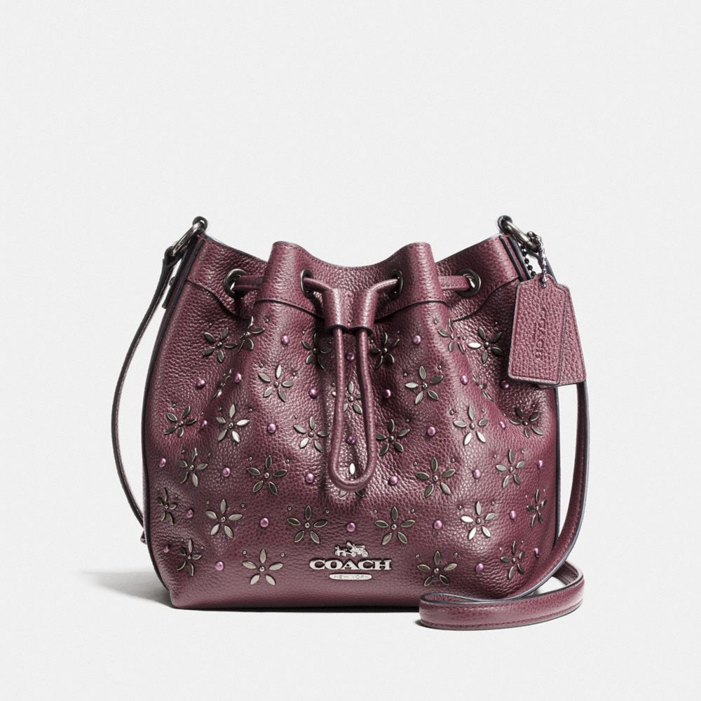 MINI DRAWSTRING SHOULDER BAG WITH FLORAL STUDS - COACH f55630 -  IMITATION GOLD/OXBLOOD 1