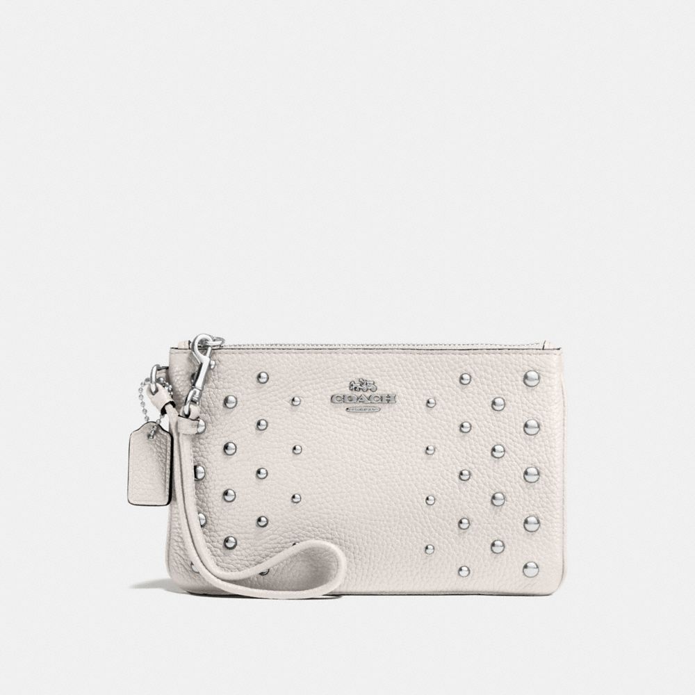 SMALL WRISTLET IN POLISHED PEBBLE LEATHER WITH OMBRE RIVETS -  COACH f57862 - SILVER/CHALK