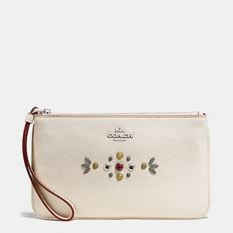 COACH LARGE WRISTLET IN PEBBLE LEATHER WITH BORDER STUDDED EMBELLISHMENT - SILVER/CHALK - f59069