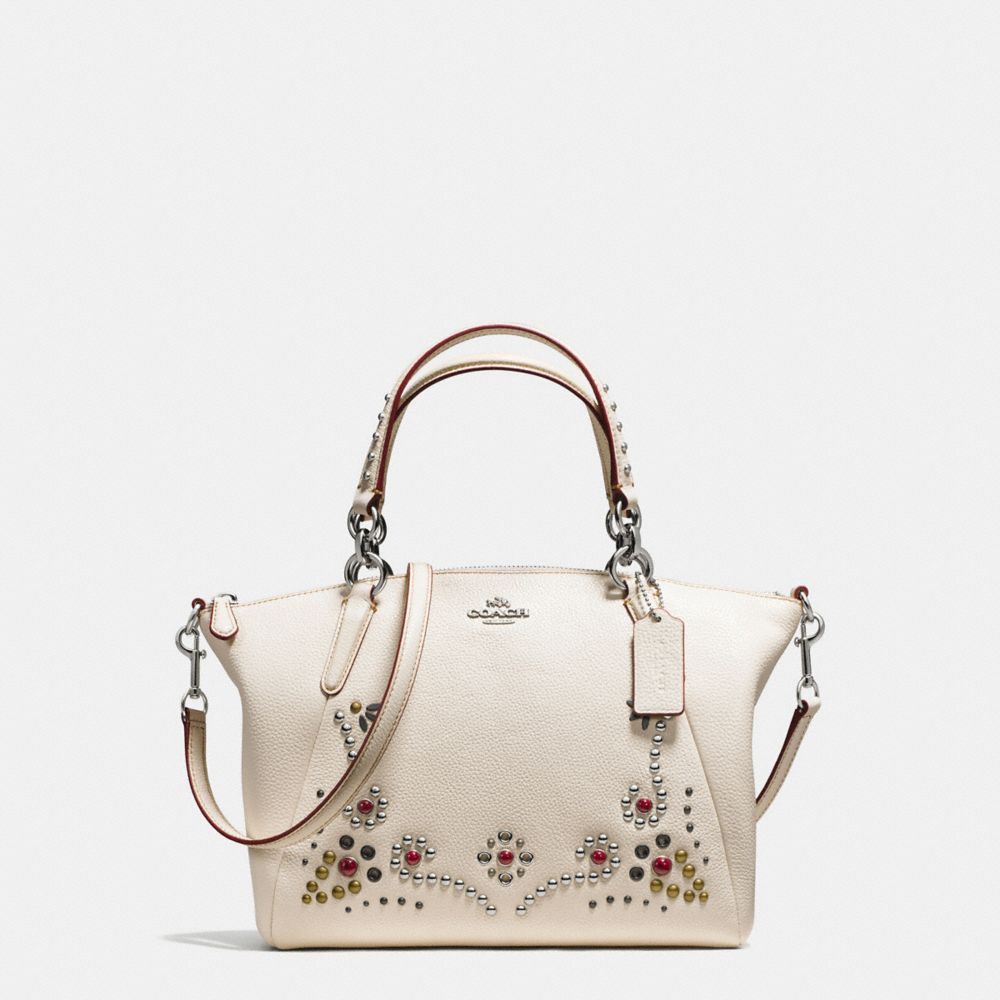 SMALL KELSEY SATCHEL IN PEBBLE LEATHER WITH STUDDED BORDER  EMBELLISHMENT - COACH f59348 - SILVER/CHALK