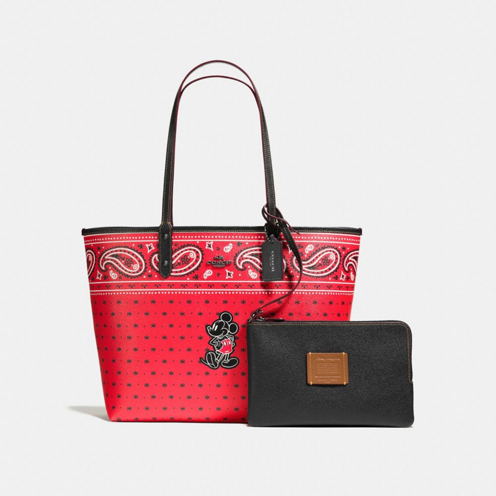 REVERSIBLE TOTE IN PRAIRIE BANDANA PRINT WITH MICKEY - COACH  f59376 - QB/Bright Red Black