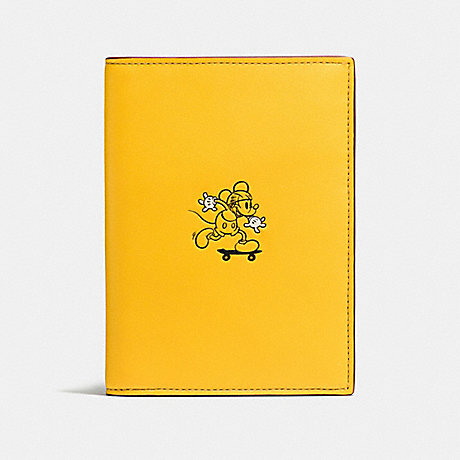 COACH PASSPORT CASE IN GLOVE CALF LEATHER WITH MICKEY - BANANA - f59411