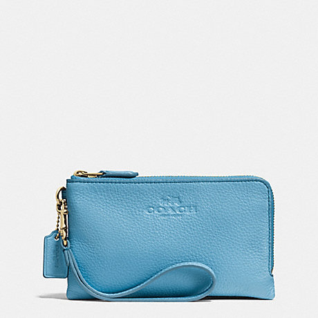 COACH DOUBLE CORNER ZIP WRISTLET IN PEBBLE LEATHER - IMITATION GOLD/BLUEJAY - f64130