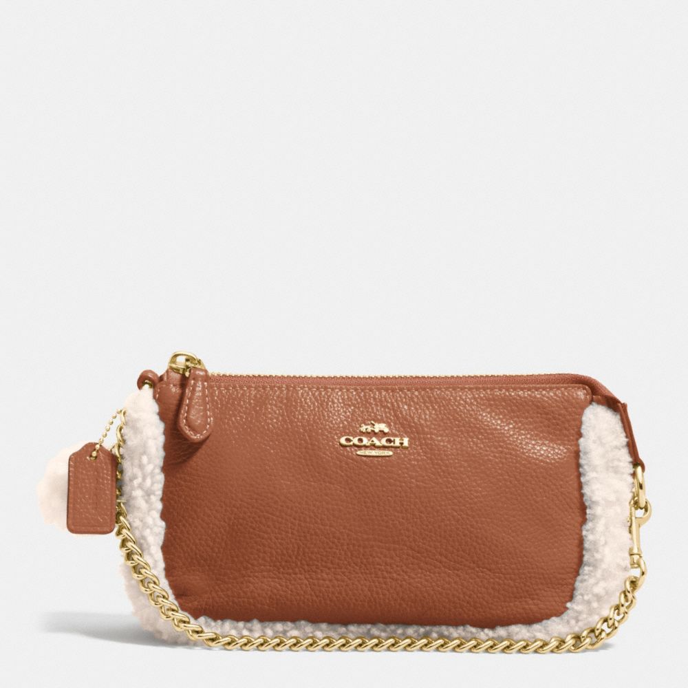 LARGE WRISTLET 19 IN LEATHER AND SHEARLING - COACH f64705 - IMITATION GOLD/SADDLE/NATURAL