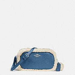 CROSSBODY POUCH IN LEATHER AND SHEARLING - COACH f64706 - SILVER/SLATE/NATURAL