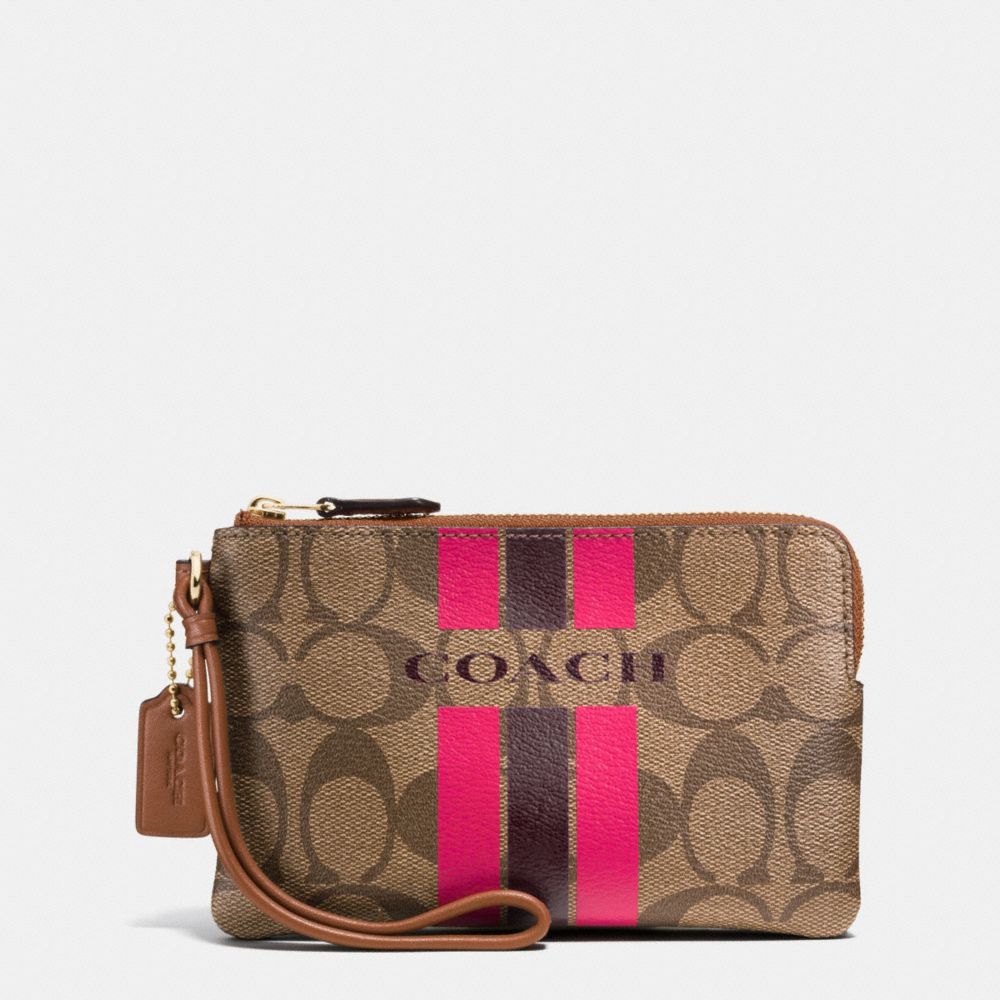 COACH COACH VARSITY STRIPE CORNER ZIP WRISTLET IN SIGNATURE - IMITATION GOLD/KHAKI/PINK RUBY - F66052