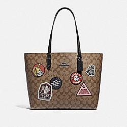 COACH STAR WARS X COACH TOWN TOTE IN SIGNATURE CANVAS WITH PATCHES - QB/KHAKI MULTI - F88020