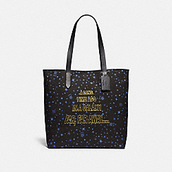 COACH STAR WARS X COACH TOTE WITH STARRY PRINT AND SCROLL PRINT - SV/BLACK MULTI - F88038