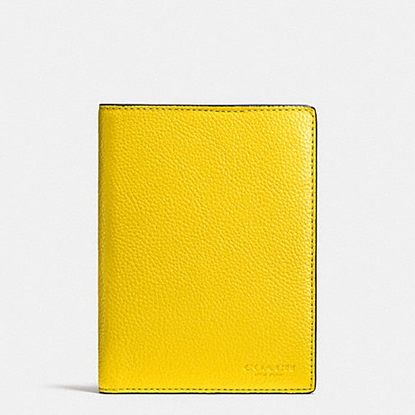 COACH PASSPORT CASE IN REFINED PEBBLE LEATHER - YELLOW - f93462