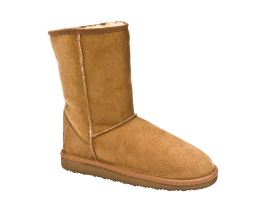 Minnetonka Women's Afton Short Sheepskin Boot