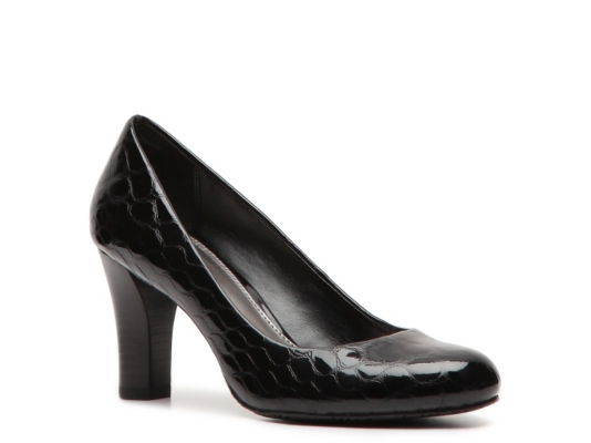 Liz Claiborne Johnnie Croc Pump