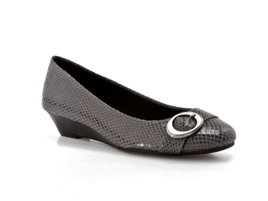 Dr. Scholl's Magic Wedge Pump